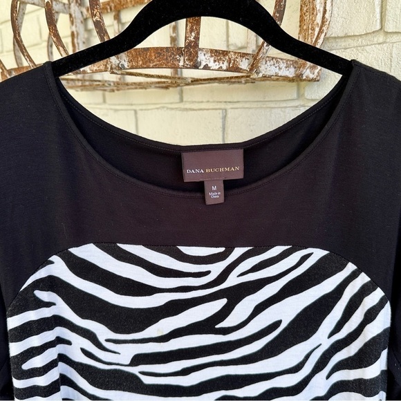 DANA BUCHMAN, BLACK/WHITE, ZEBRA PRINT TOP. 3/4 SLEEVE, STRETCHY FABRIC. SIZE M - Picture 3 of 7